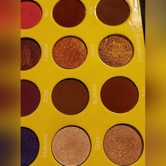 THE MASQUERADE MINI EYESHADOW  PALETTE by Juvias Place - Picture 3 of 8